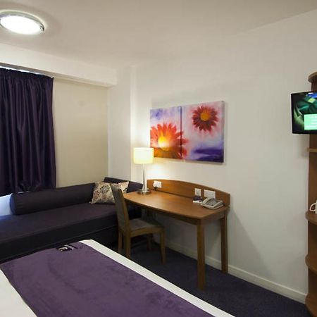 Premier Inn Edinburgh Central Exterior foto